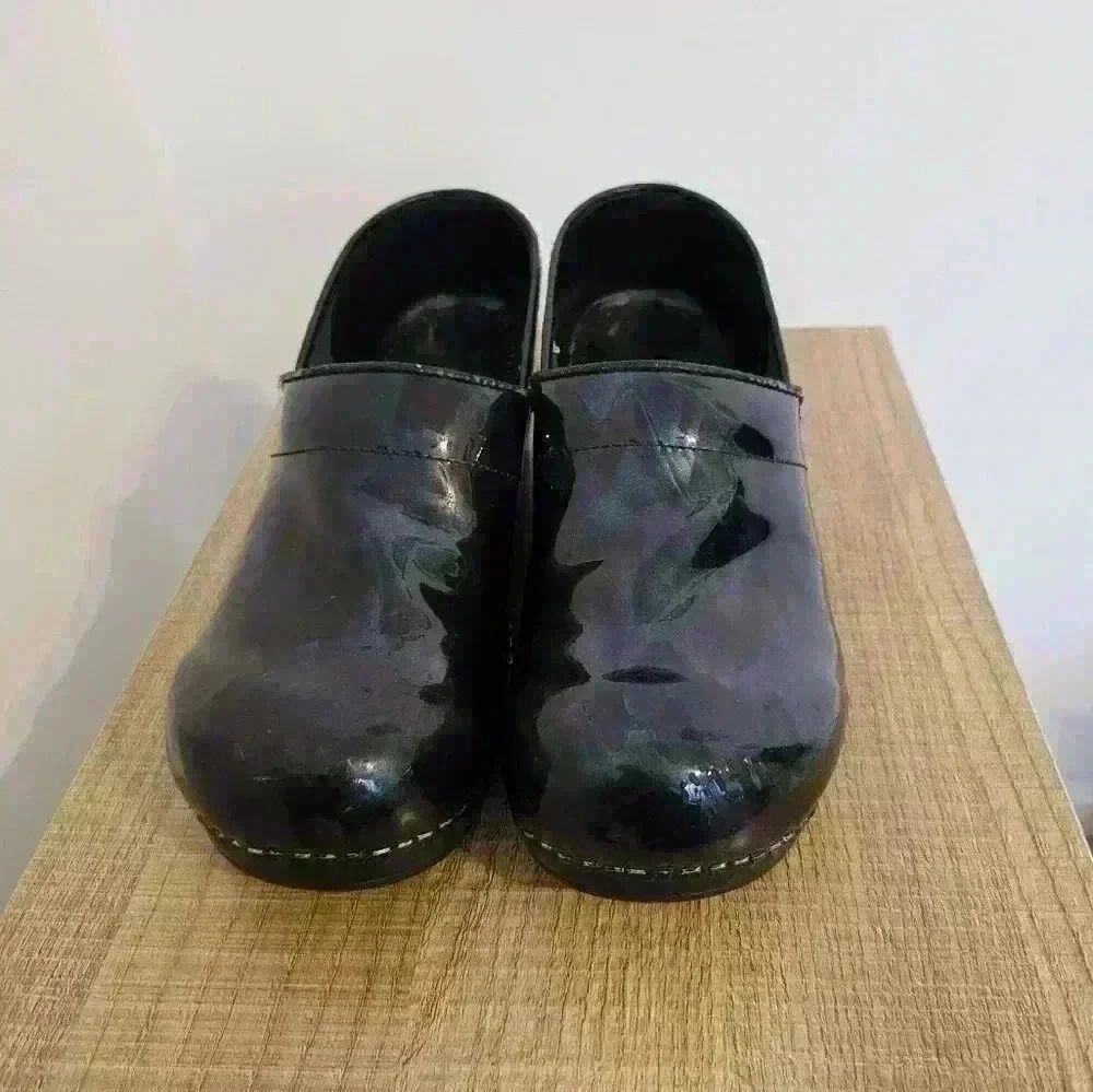 Sanita Clogs Women’s Black Metall Patent Leather Size 41 US 10